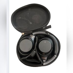 Sony Black Over-Ear Wireless Headphones WH-1000X M3